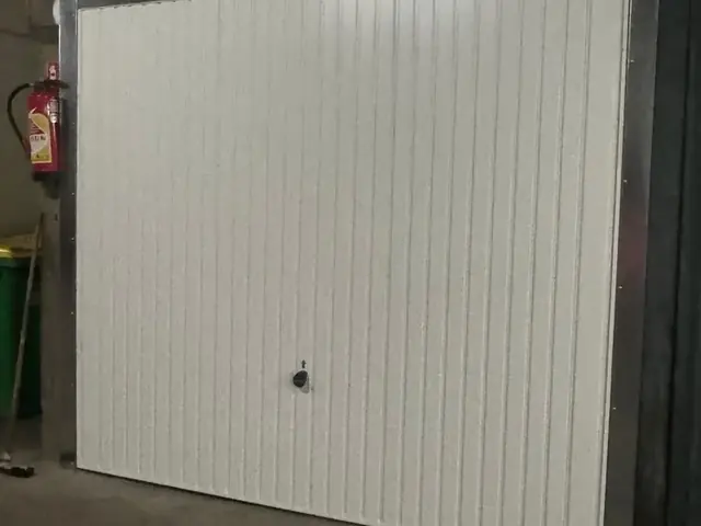 Porte de garage basculante neuve, réalisation ERM Service