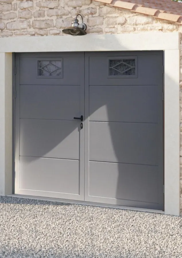 Porte de garage à deux battants, réalisation ERM Service
