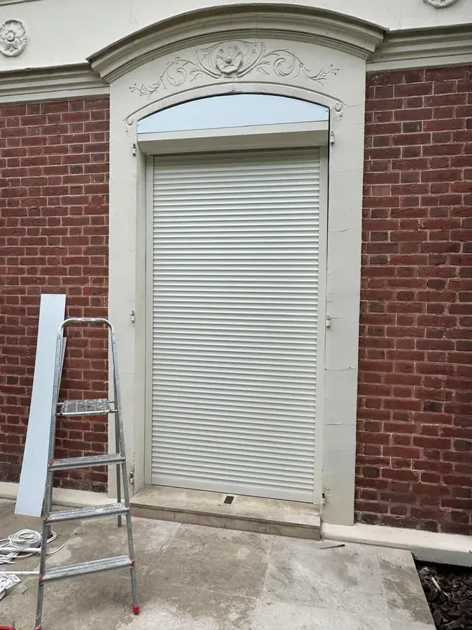Volet roulant sur une porte-fenêtre, réalisation ERM Service