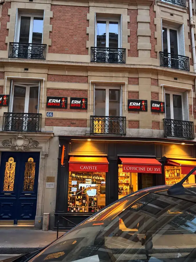 Volets roulants sur un immeuble à Paris, réalisation ERM Service